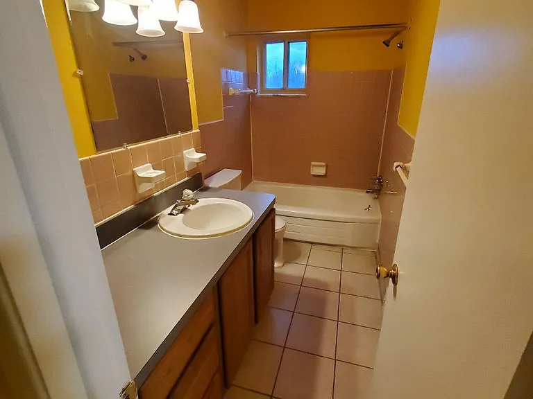 23755 Banbury Cir #1 — Photo 35