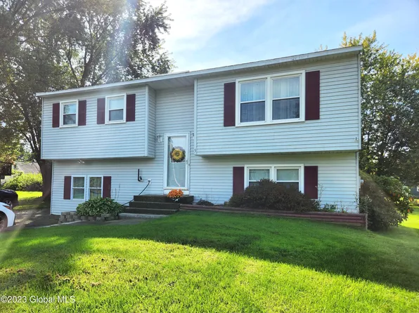 5 Castle Drive, Stillwater, NY 12170