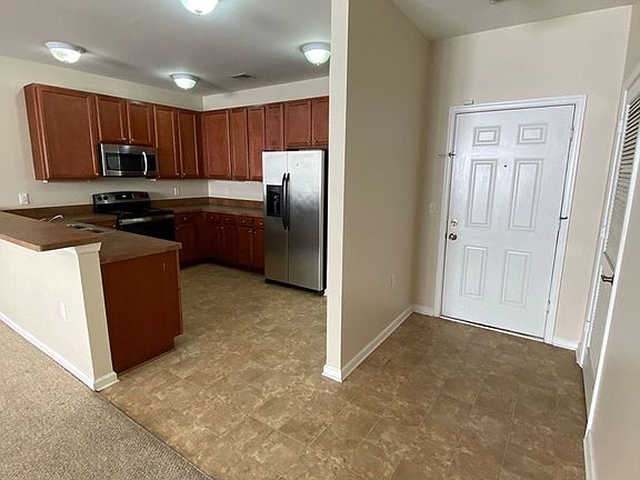 5th image of 920 Southmoor Dr #203