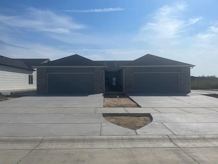 5218 N Cypress St — Photo 2