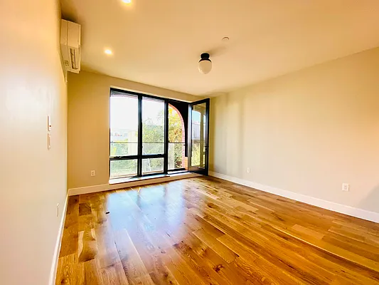 Rented by Blue Egg Realty Corp | media 31