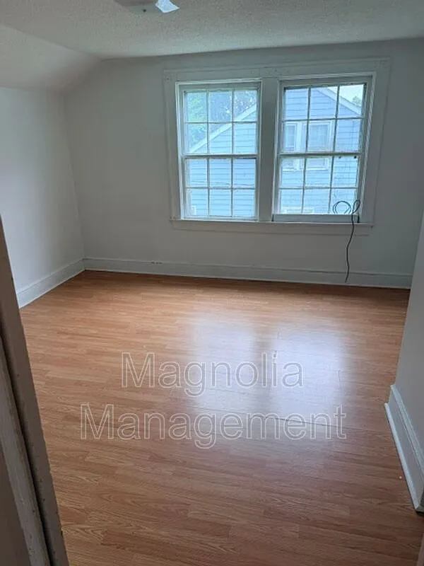 2 bed, 1.0 bath, $885 — Photo 4
