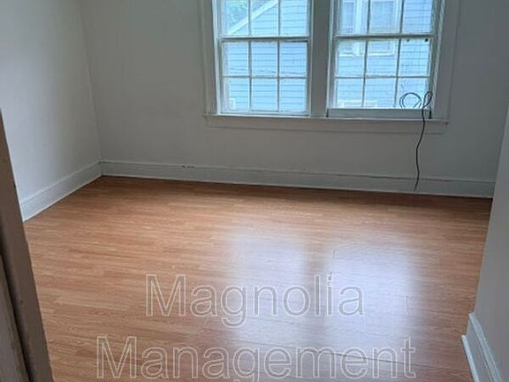 4th image of 1440 Perry Ave