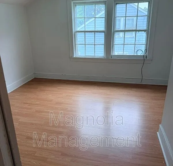 1440 Perry Ave — Photo 4
