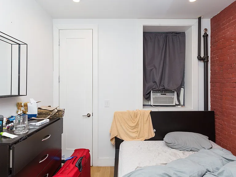 228 E 27th St #2B — Photo 4