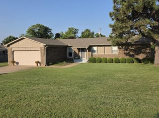 7 Renfrew Rd, Winfield, KS 67156