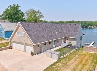 899 Lakeshore Dr, Columbiaville, MI 48421
