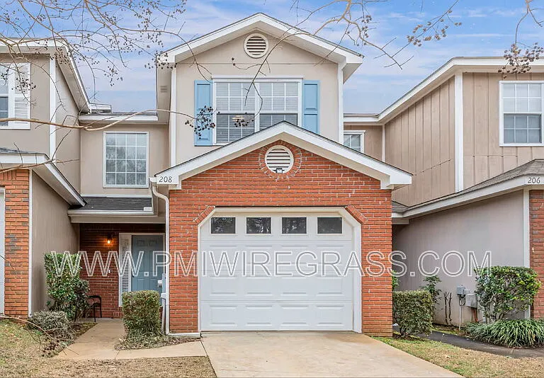 208 Foxchase Ln — Photo 2