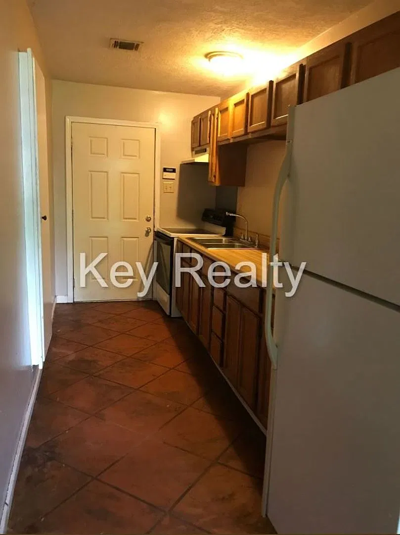 15TH ST 111-117 — Photo 3