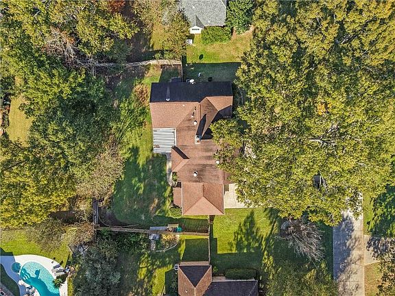 3rd image of 108 Madewood Dr