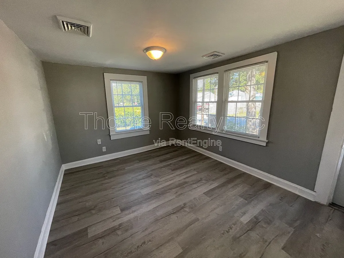 Building Photo - 1302 Cherry St