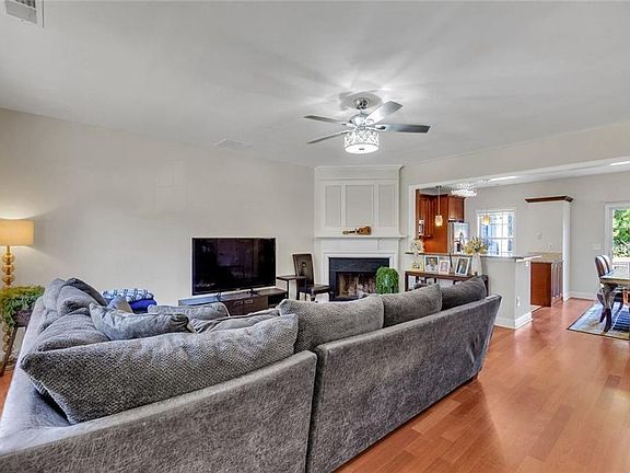 3rd image of 13300 Morris Rd Unit 4