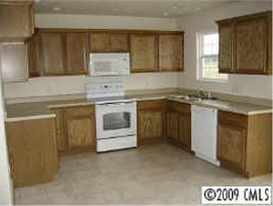 2nd image of 140 Swann Crossing Ln