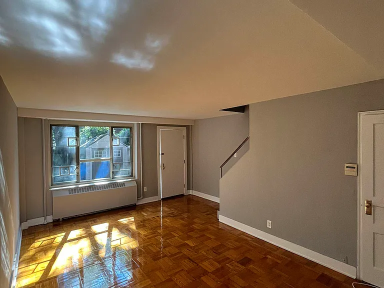185-19 64th Ave #2C — Photo 1