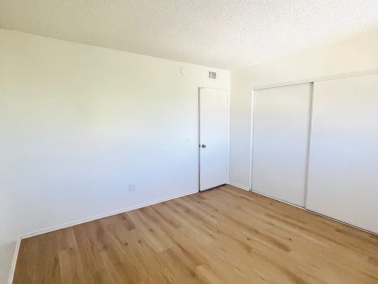 345 Clay St — Photo 13