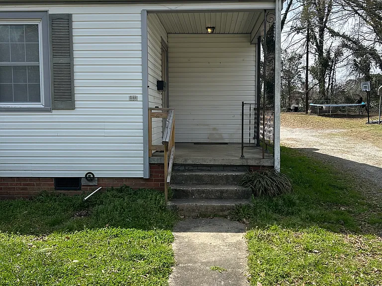 1331 Parkview Cir — Photo 19