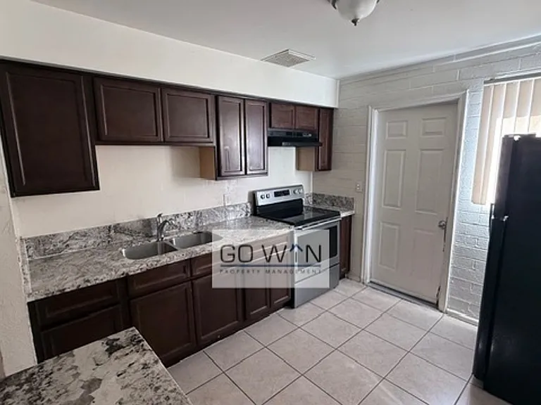 716 W 5th Ave — Photo 9