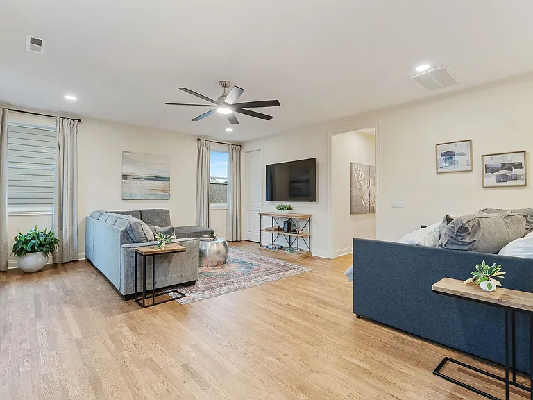 1036 Clifton St — Photo 15