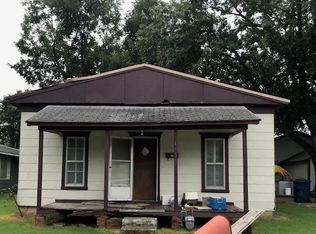 108 E Church St, Caney, KS 67333