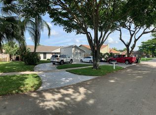 2320 NW 101st Ter, Pembroke Pines, FL 33026