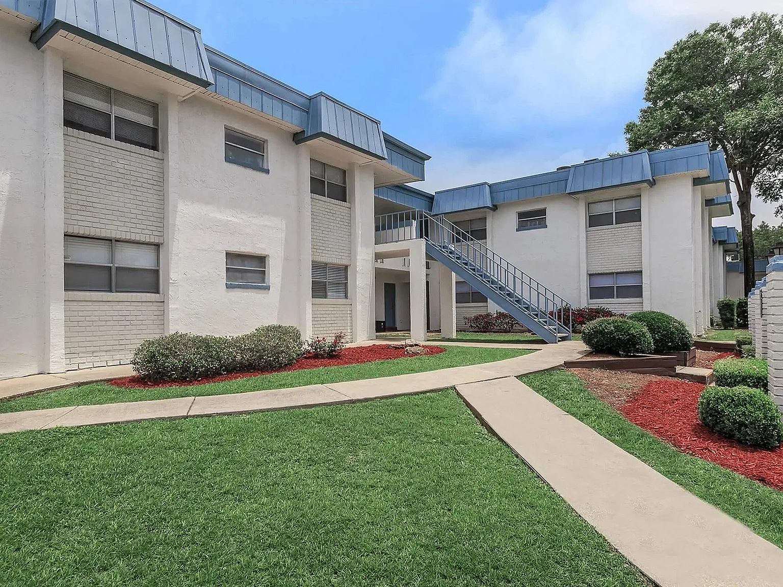 Rolling Hills Apartments — Photo 4