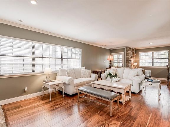 5th image of 3203 Churchill Dr