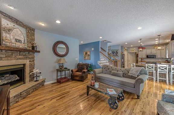 4th image of 401 Henrys Ln