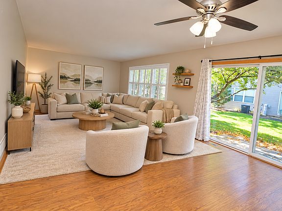 5th image of 728 Village Cir