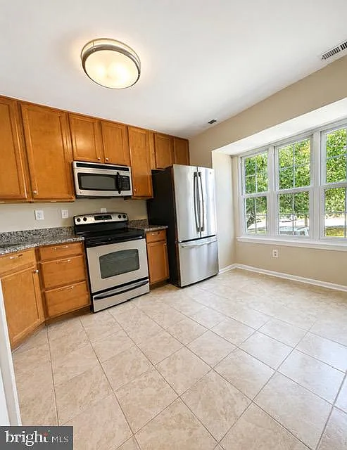 2 bed, 2.5 bath, 1294 sqft, $2,600 — Photo 2