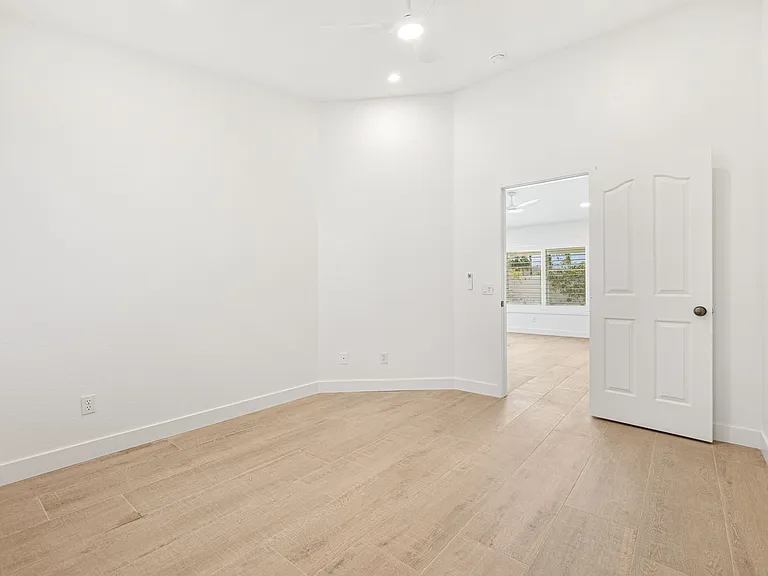 76 Sutton Pl S — Photo 24