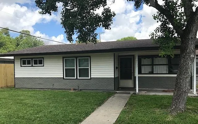 4 bed, 1163 sqft, $2,000 — Photo 2