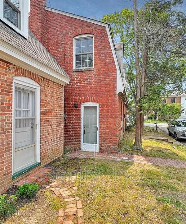 1st image of 710C Wythe Ln