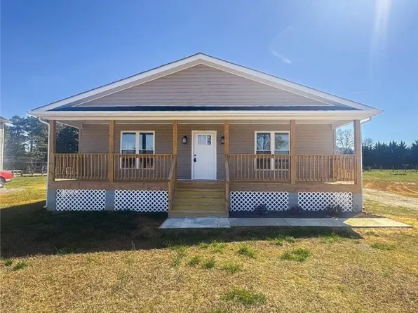 121 Pine Haven St, Keysville, VA 23947