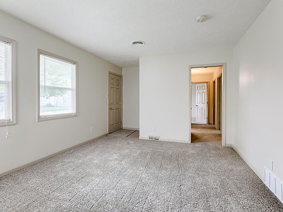 5th image of 2704-H Avenue St N