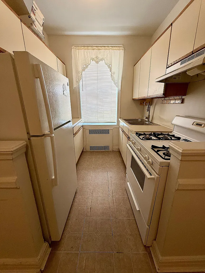 1485 East 16th Street — Photo 4