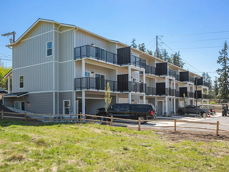 4000 Dewey Rd — Photo 3