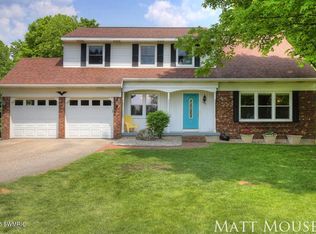 600 Twin Lakes Dr NE, Grand Rapids, MI 49525