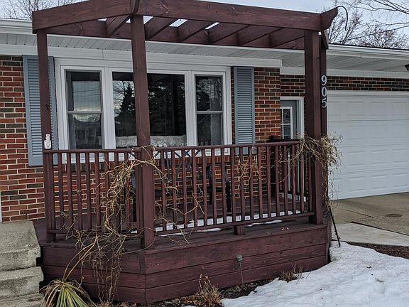 4th image of 905 Woodlawn Ave