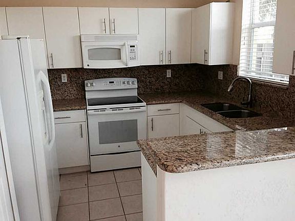 5th image of 10935 NW 79th St