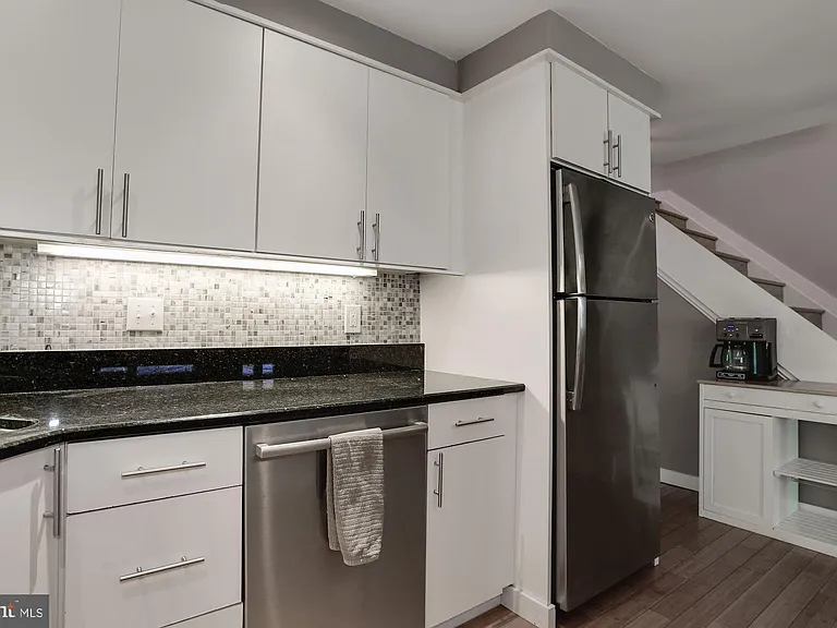 144 N Bedford St #B — Photo 5