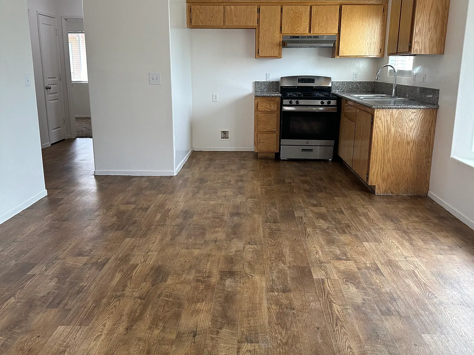 3 bed, 1100 sqft, $1,650 — Photo 2