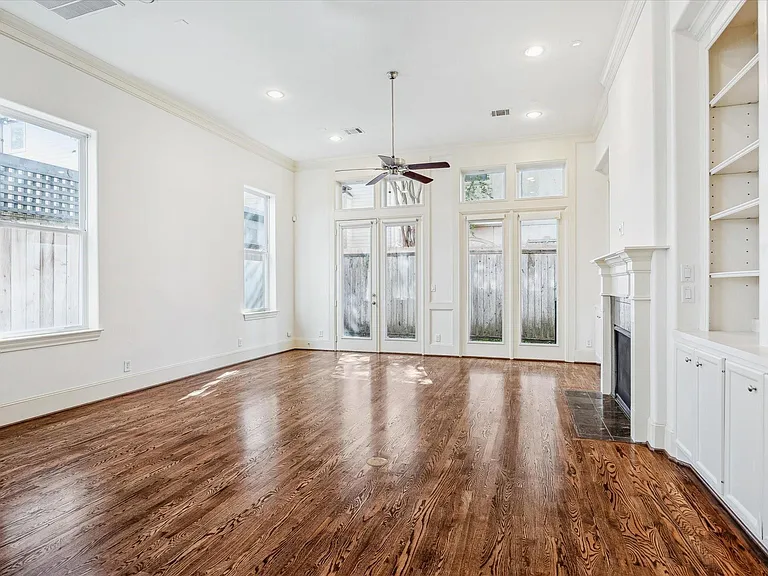 1407 Knox St — Photo 5