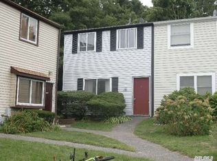 121 Hill Spur, Calverton, NY 11933