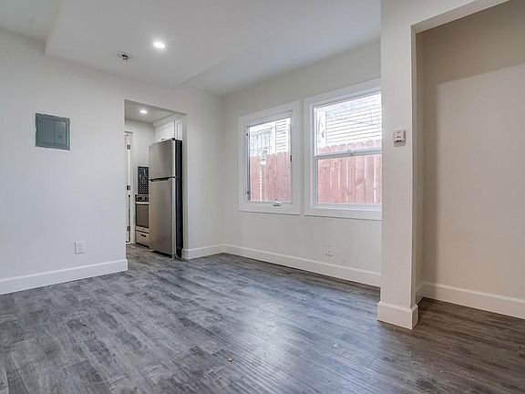 5th image of 6623 1/4 Crenshaw Blvd #10