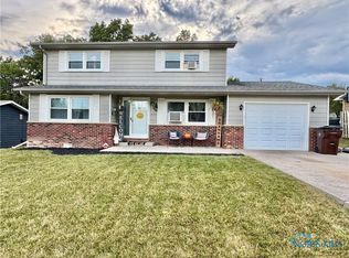 220 Ruth Ann Dr, Defiance, OH 43512