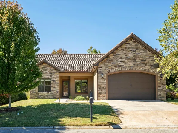 5 Pacifico Dr, Asheville, NC 28806