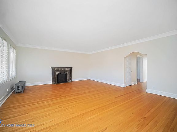 5th image of 7549 N Claremont Ave #3