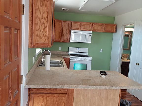 2nd image of 4576 Hill Rd