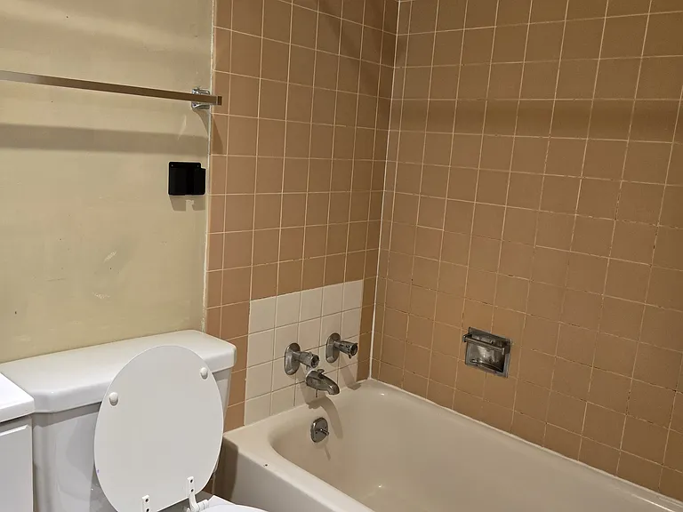 1670 Arthur Pl #1670 — Photo 3
