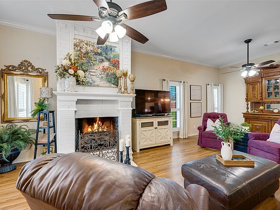 3rd image of 4215 Primrose Ln